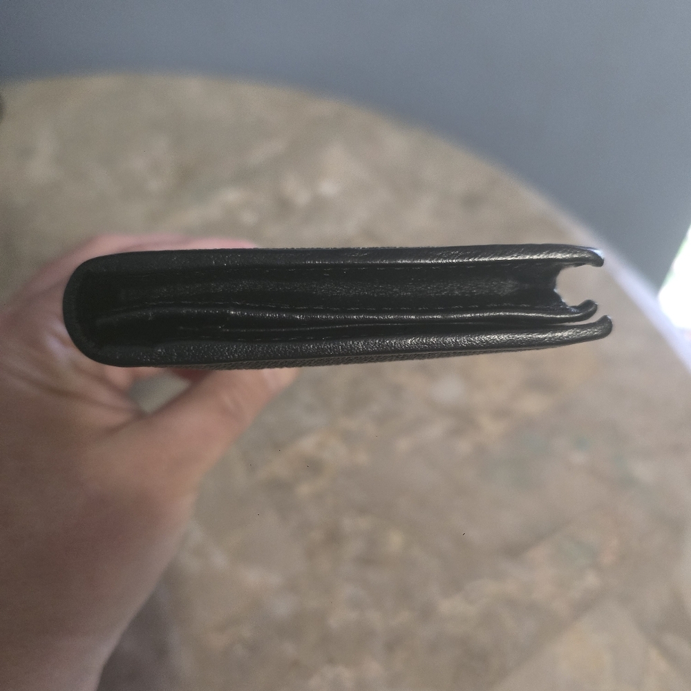 Stingray Leather Black and Cream Tri-Panel Long Wallet - Picture 7 of 14